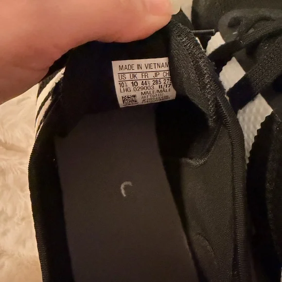 Adidas Black and White Sneakers with Gold Detail - Picture 7 of 7